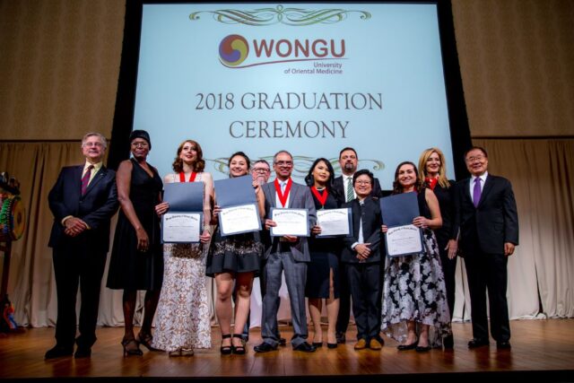 photo of all graduates and board of directors